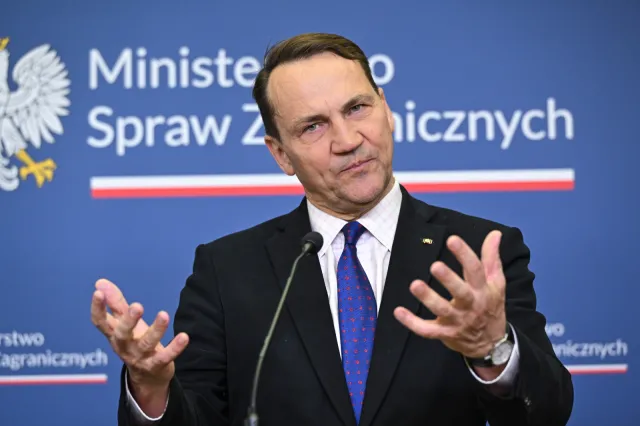 Przelot Ficy do Rosji. Polska podjęła decyzję? Zaskakujące słowa Sikorskiego