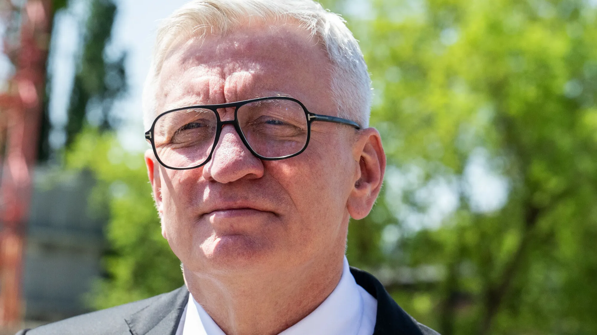 Chaos na sesji Rady Miasta Poznania. Prezydent Jacek Jaśkowiak obrzucony ciastem