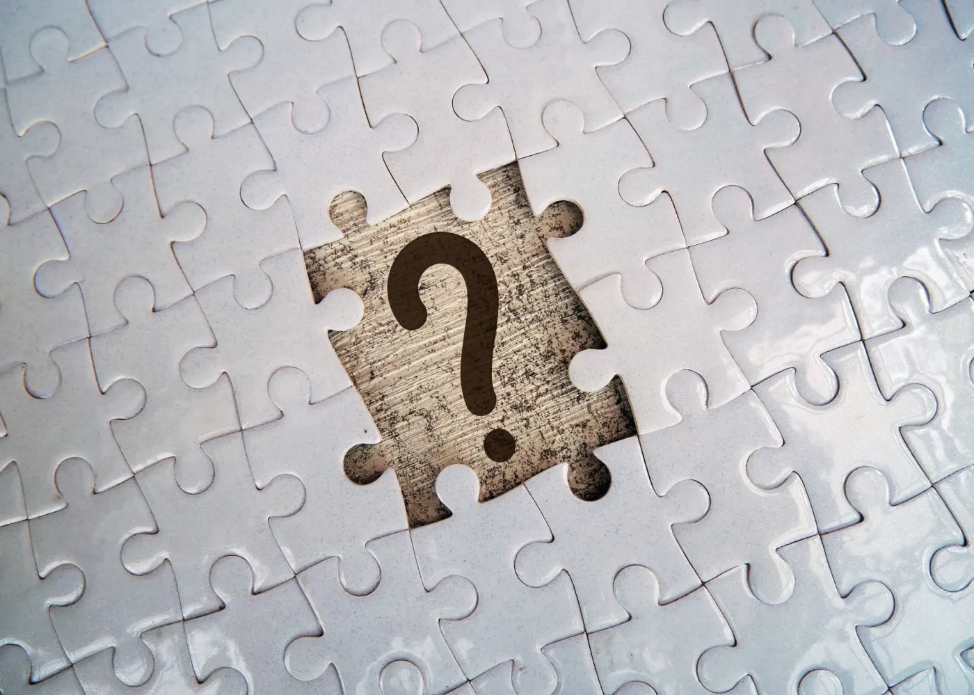 Question,Mark,On,Jigsaw,Puzzle,On,Blank,Background.,Concept,Of
