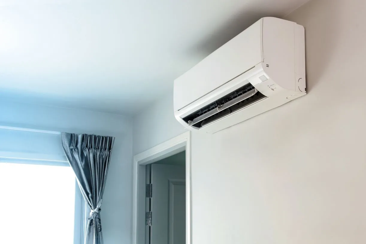 8. godzin z włączoną klimatyzacją w domu. Ile dopłacisz do rachunku? Oto wyliczenia