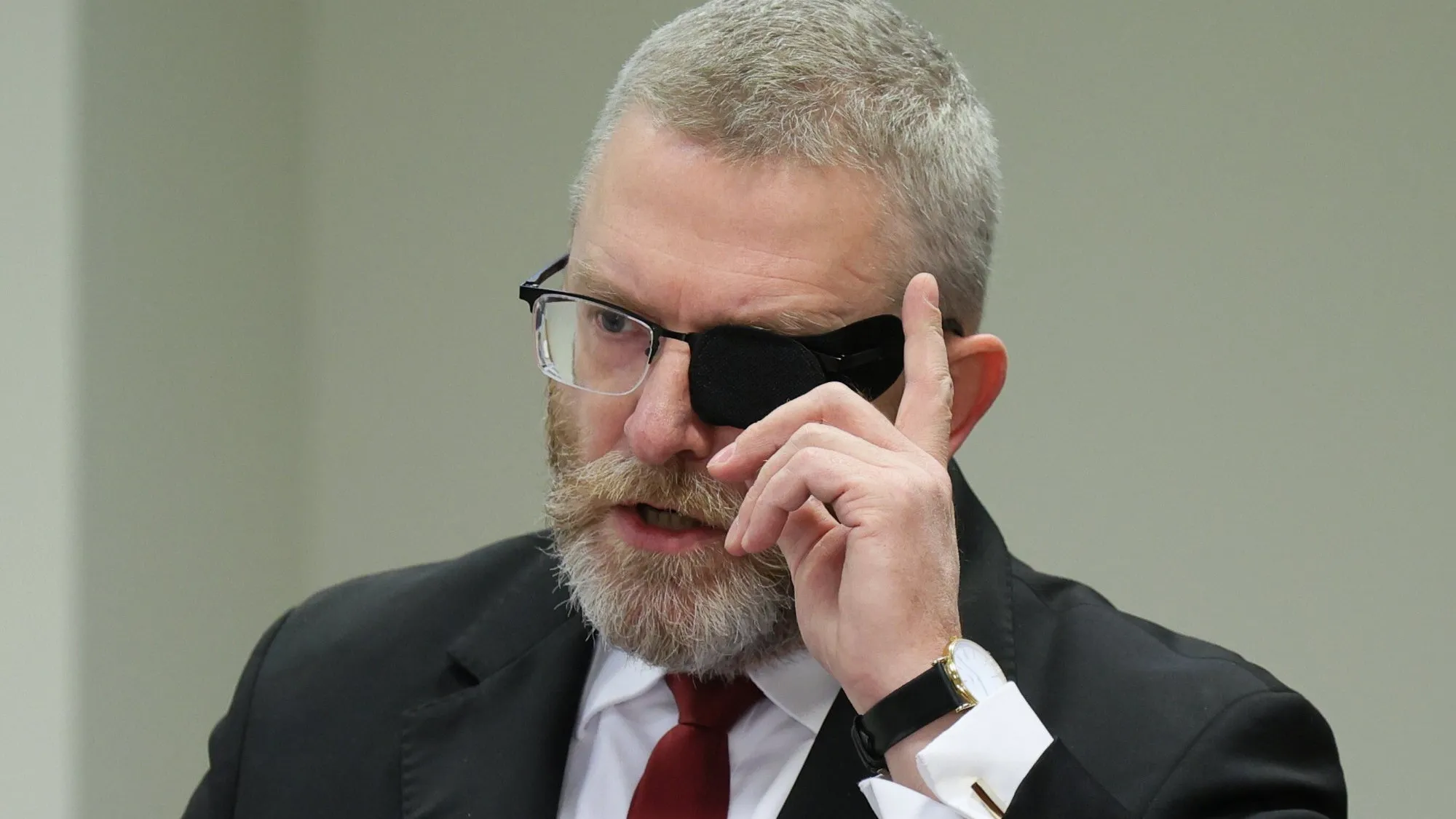 Grzegorz Braun usłyszał zarzuty czterech przestępstw. Do żadnego się nie przyznał