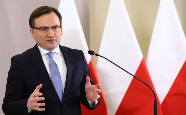 Ziobro sięga po cytaty z Rzeplińskiego. "Ustawa o sądach broni przed anarchią"