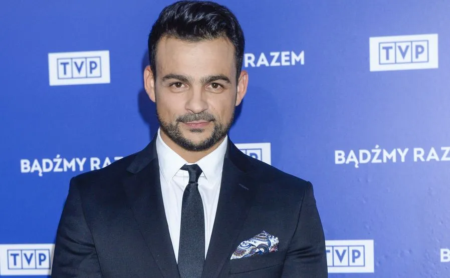 Prezenter "Pytania na śniadanie" przeżył chwile grozy na lotnisku: Pasażerowie wpadli w panikę