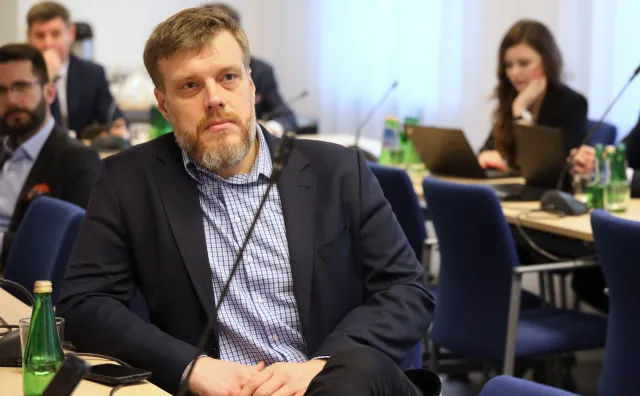 Lewica chce opodatkować Facebooka i Google. Zandberg: Da to 2 mld zł rocznie