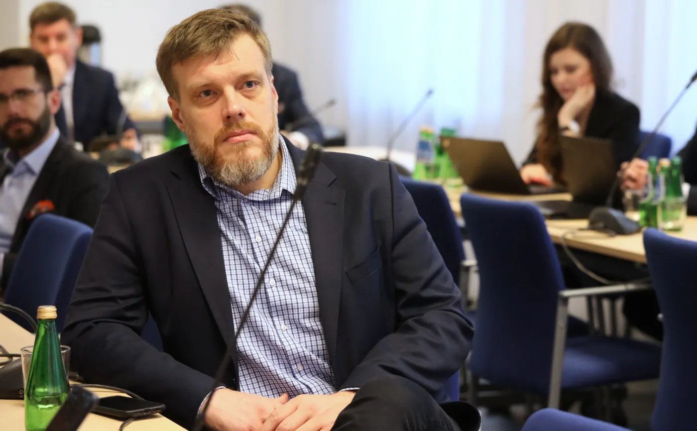 Lewica chce opodatkować Facebooka i Google. Zandberg: Da to 2 mld zł rocznie