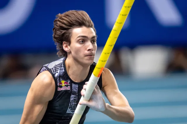 Armand Duplantis pobił własny rekord świata w skoku o tyczce [WIDEO]