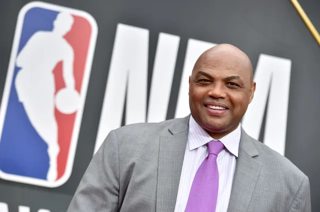 Charles Barkley wystawia na aukcję trofea, by wyremontować zniszczone domy