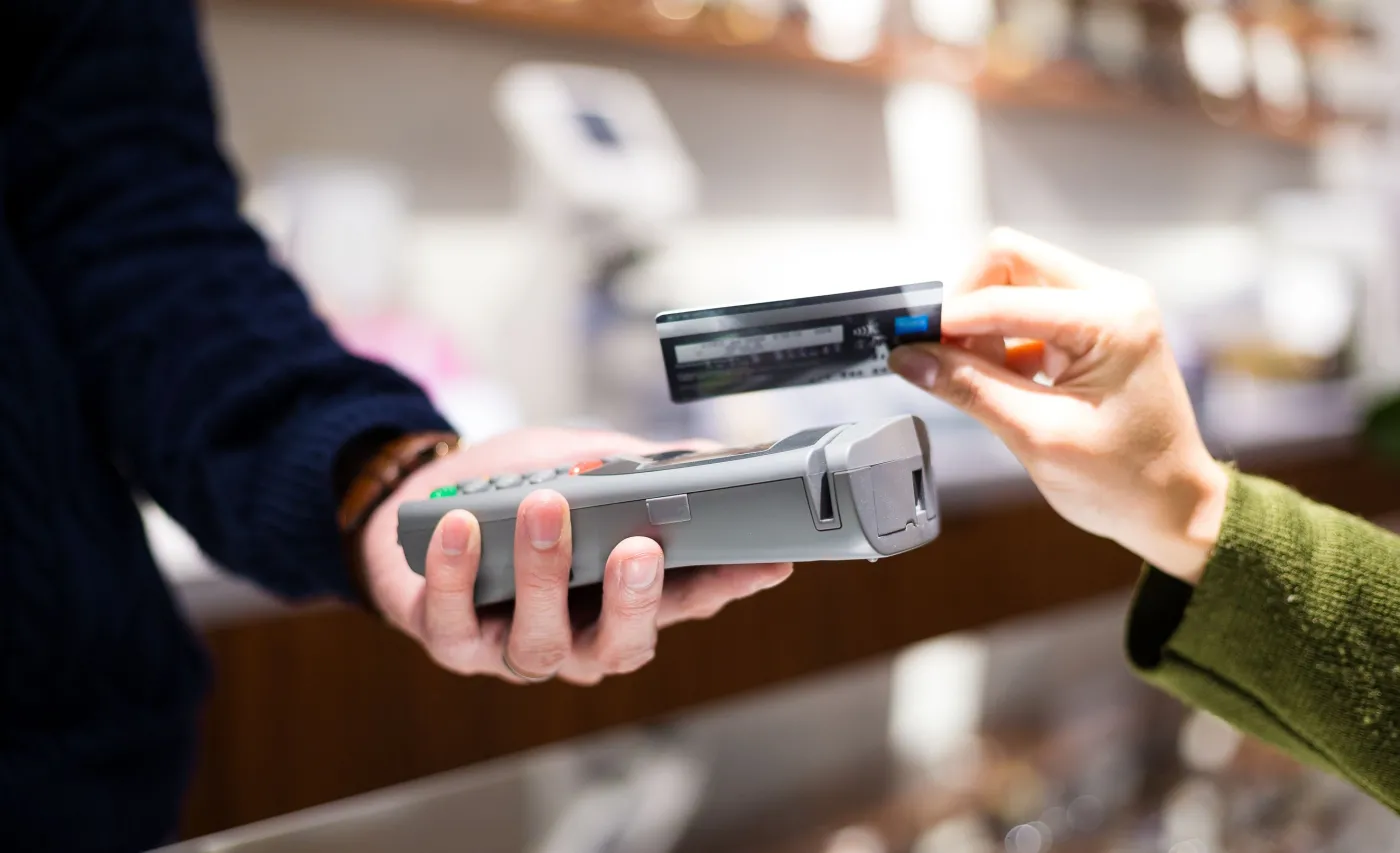 Przyłożą ci terminal do torby i wyczyszczą konto? Sprawdziliśmy