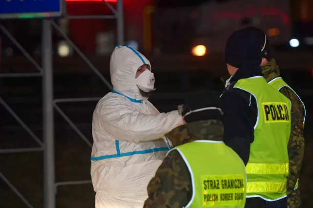Koronawirus w Polsce. Pierwsza ofiara śmiertelna, rośnie liczba zakażonych