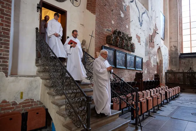 Koronawirus w Polsce. Episkopat: Zdecydowana większość wiernych skorzystała z dyspensy