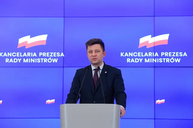 Dworczyk: Blisko 20 tys. osób zgłosiło chęć powrotu do kraju specjalnymi czarterami