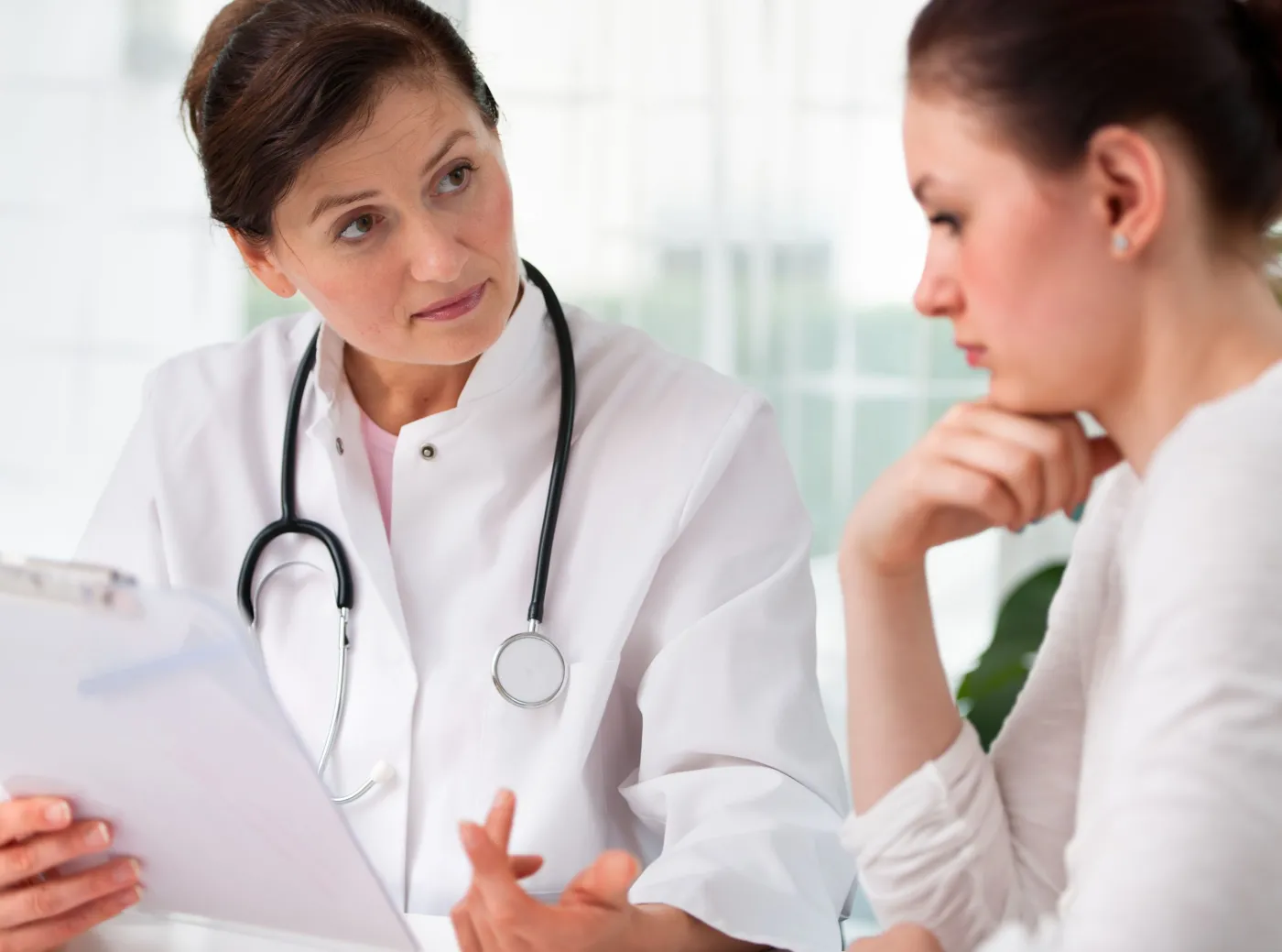 Migrena, ból kręgosłupa? O co najczęściej pytamy neurologa