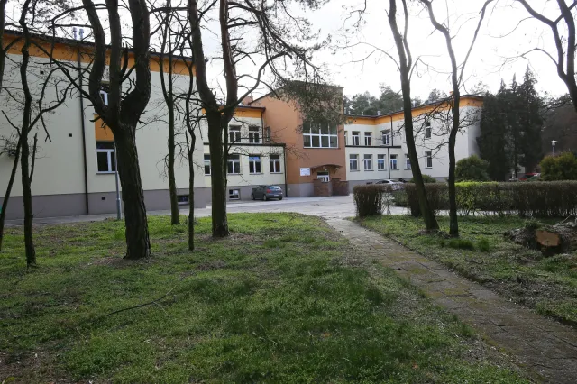 W szpitalu w Poznaniu zmarła 37-letnia kobieta. To 6 ofiara koronawirusa [WIDEO]