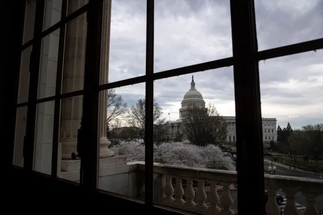 Wojna w Senacie o rekordowy pakiet gospodarczy. Demokraci zablokowali plan Republikanów