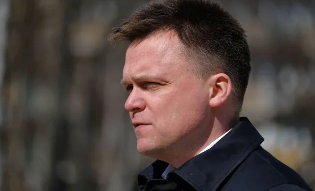 Hołownia: Mam nadzieję, że Gowin postawi kropkę nad i