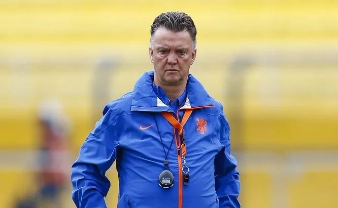 Louis van Gaal krytykuje kluby, które chcą skończyć sezon z powodu koronawirusa