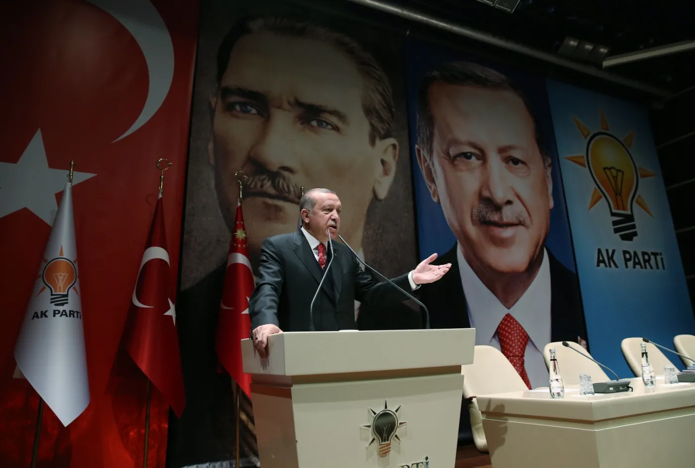 Paryż wzywa na dywanik ambasadora Turcji. Za słowa Erdogana o "śmierci mózgowej" Macrona