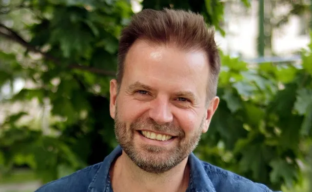 Sąd ukarał Rafała Betlejewskiego. Grzywna za projekt "Tęsknię za Tobą, Żydzie"