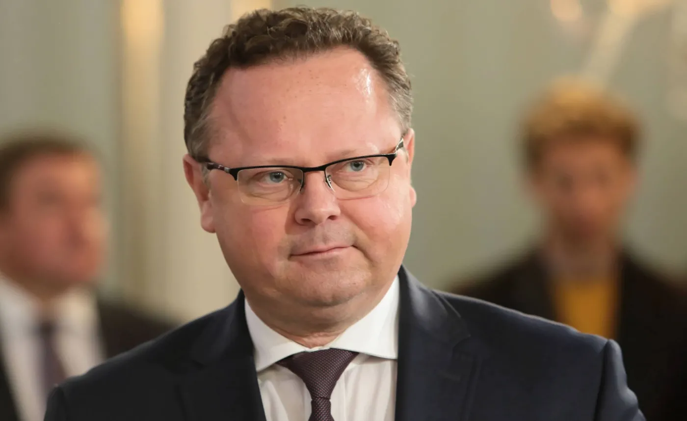 Senyszyn o krzyżu: Dwie zbite deski. Wiceszef SLD: Nie pozwolę na obrażanie uczuć religijnych