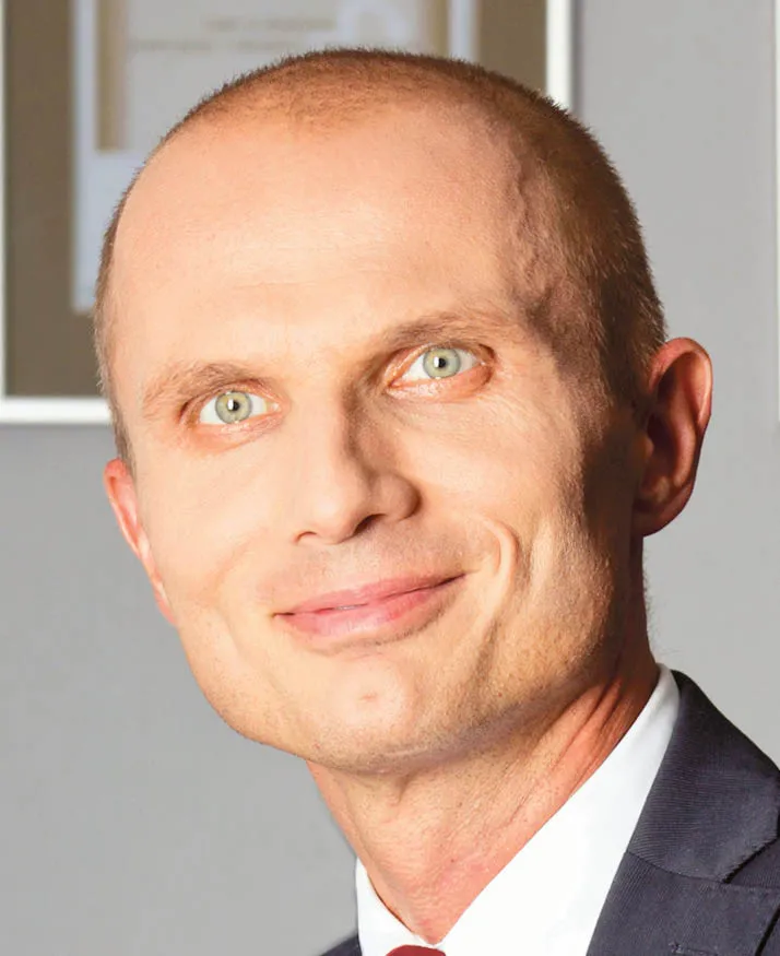 partner w kancelarii Raczkowski Paruch, radca prawny