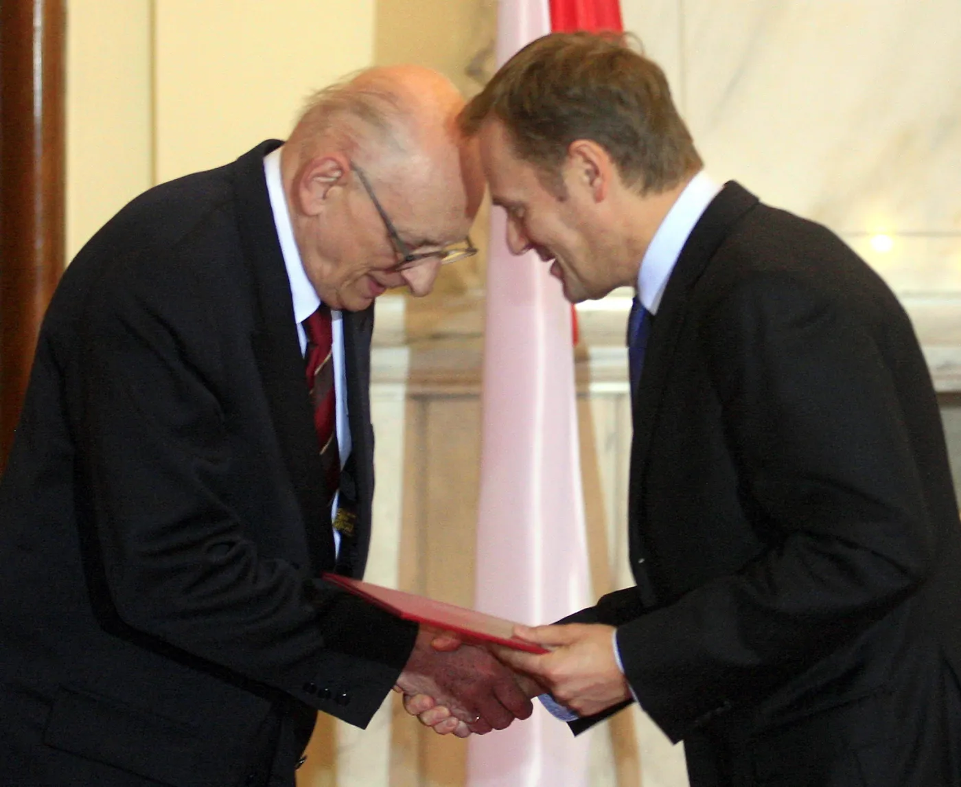 Władysław Bartoszewski oficjalnie doradza premierowi Donaldowi Tuskowi