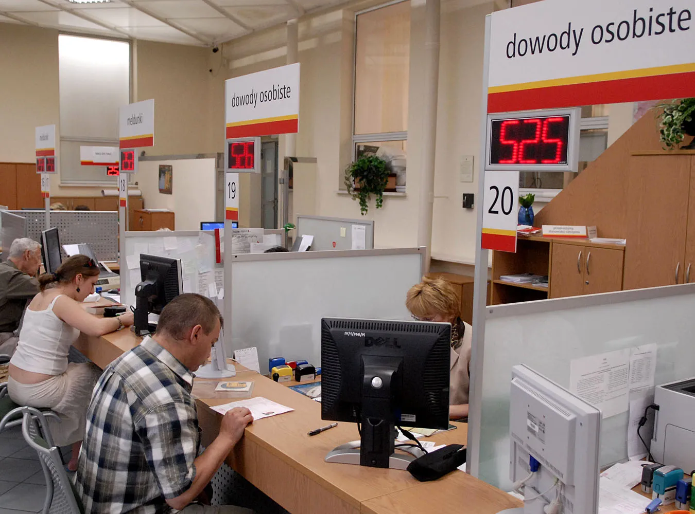 Dostaniemy dowody naszpicowane elektroniką