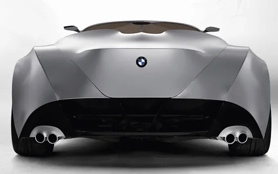 BMW pokazało samochód obciągnięty lycrą