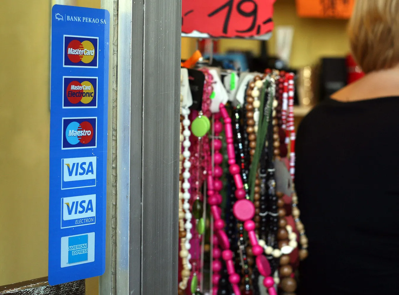 Plastik warto mieć w portfelu