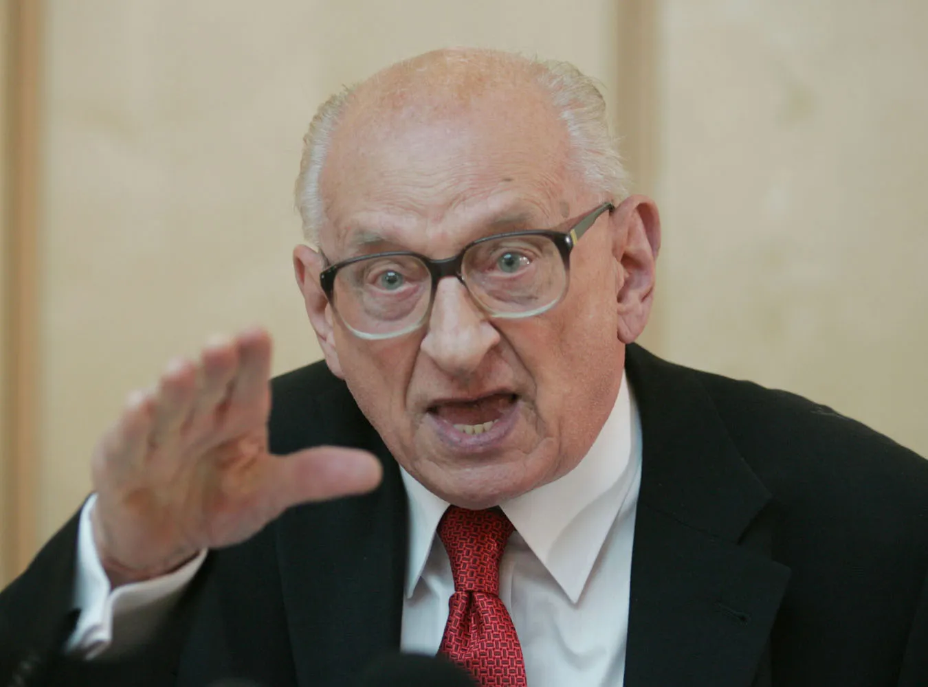 Władysław Bartoszewski już nie jest profesorem