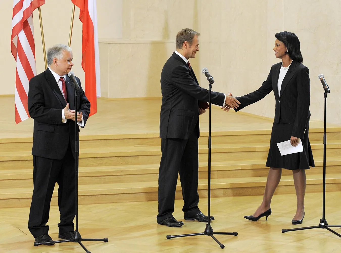 Niesiołowski: Prezydent się skompromitował