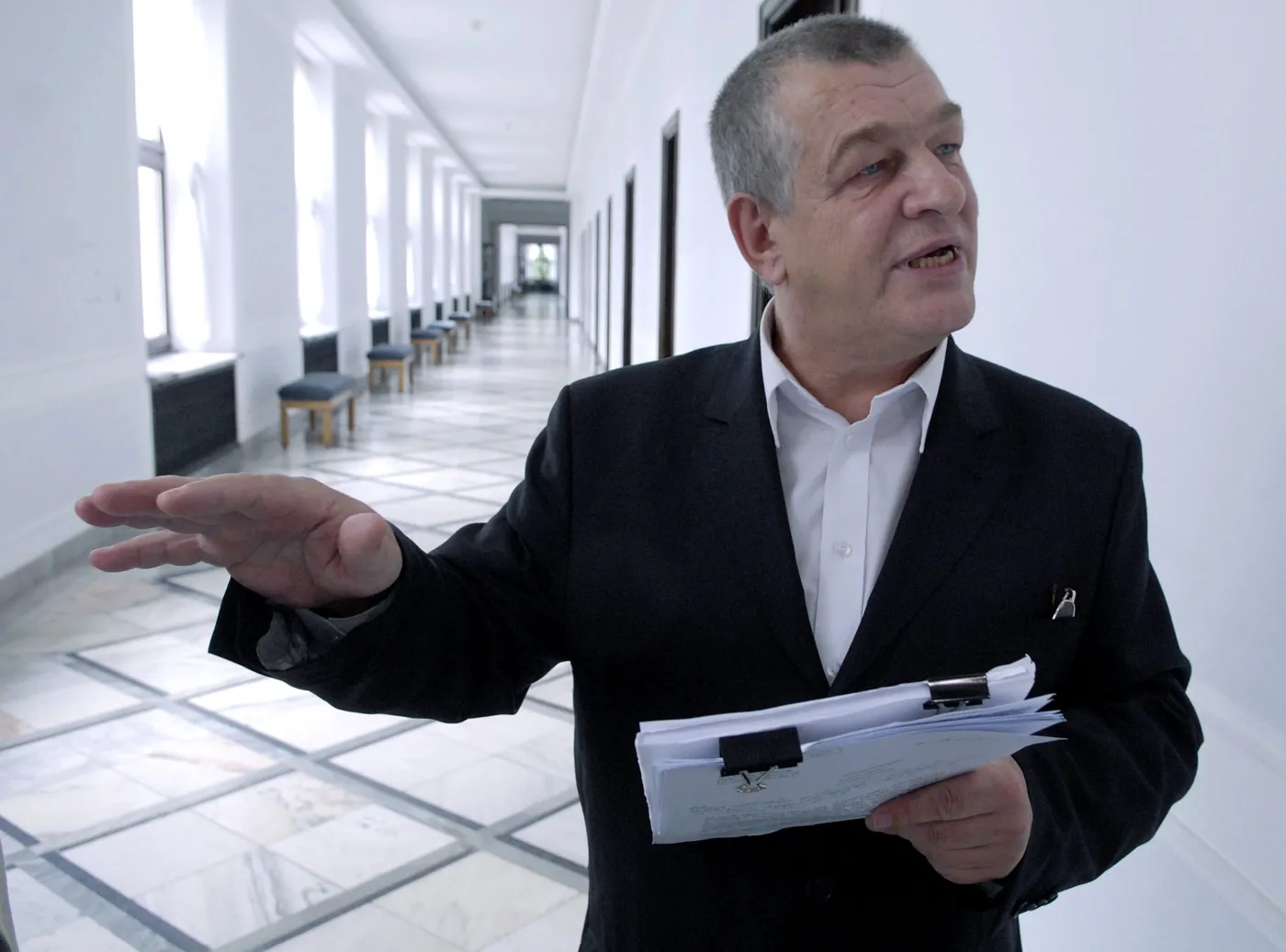 Prokuratura: Łyżwiński okradał Samoobronę