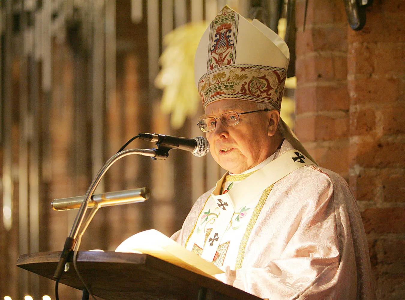 Gocłowski Niech posłowie ratyfikują traktat