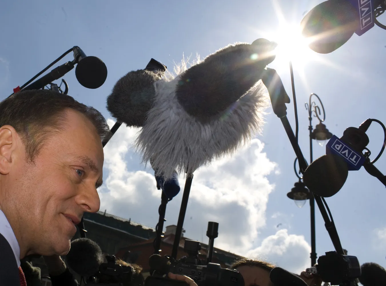 Tusk mówi, by nie bić się o supertani prąd