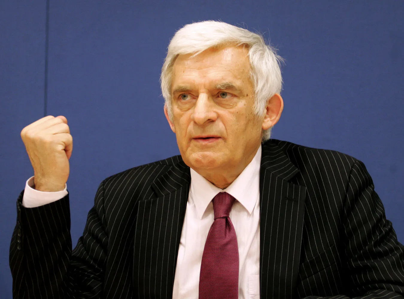 Buzek przegra przez włoskie modelki?