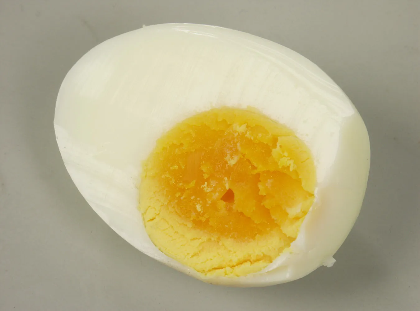 Piłkarza Rangersów zaatakowało... jajko