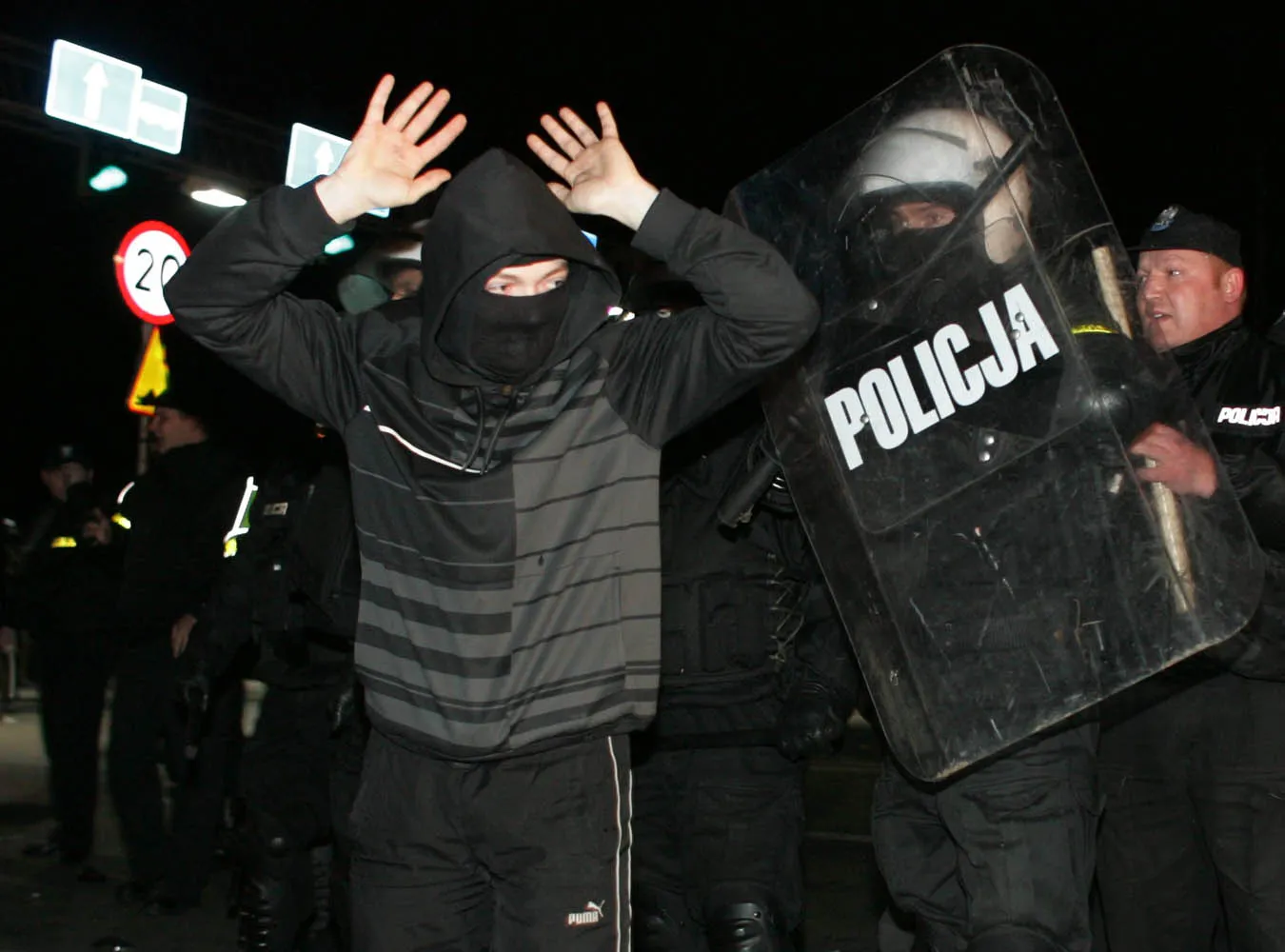 Sąd wypuszcza na wolność zadymiarzy