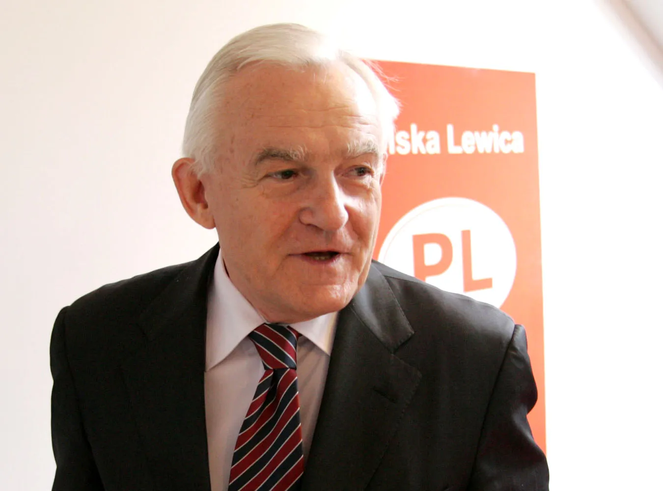 Miller: Lewica zarabia na rządy prawicy