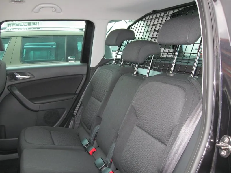 Sukces! Samochody z kratką zostają