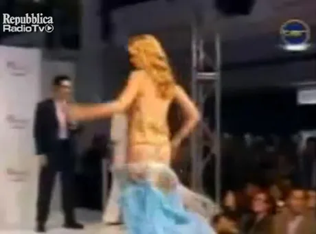 Modelka na wybiegu pokazała... za dużo