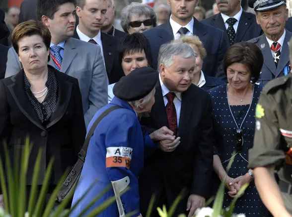 Powstańcy nie chcieli polityków, ale ci będą