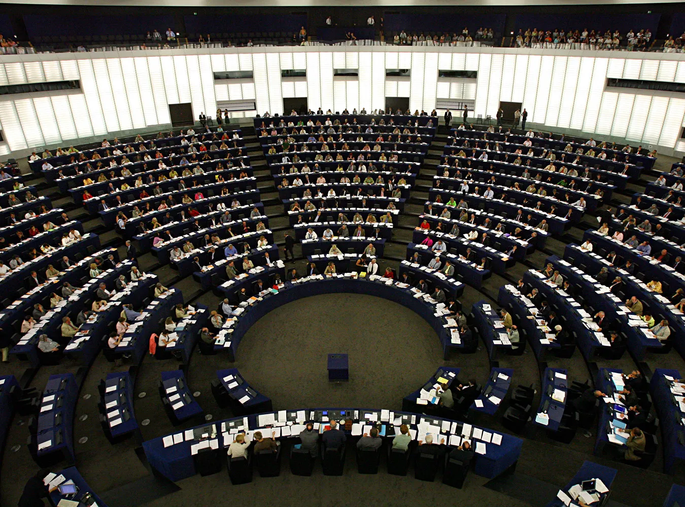 Europosłowie łasi na kasę. I to bardzo