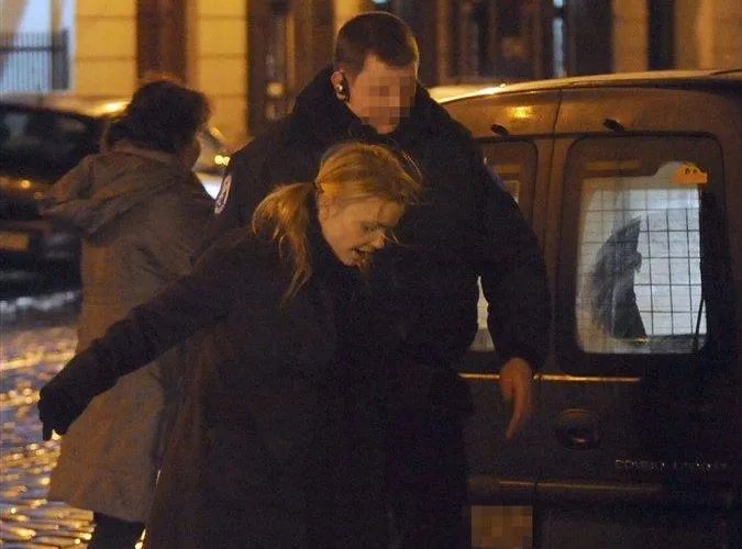 Iza Miko rozwozi paczki do biednych rodzin