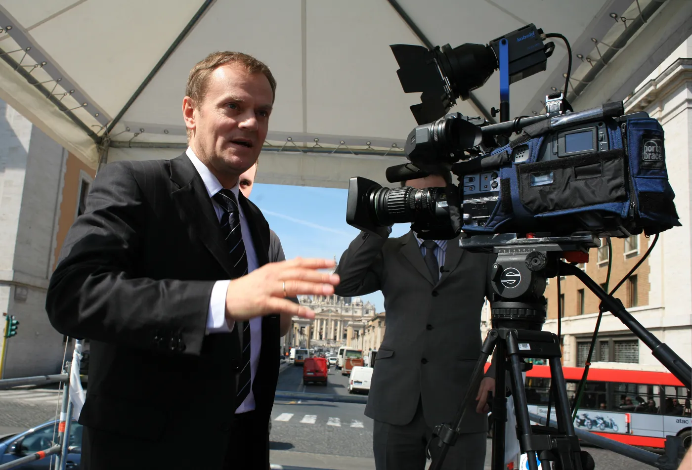 Rząd kręci film o swoich sukcesach