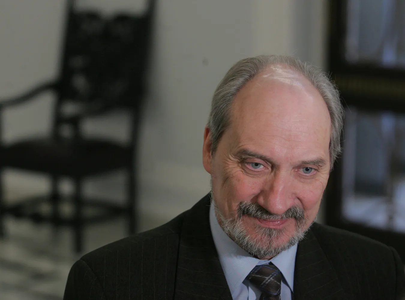 Macierewicz wyniósł tajne dokumenty