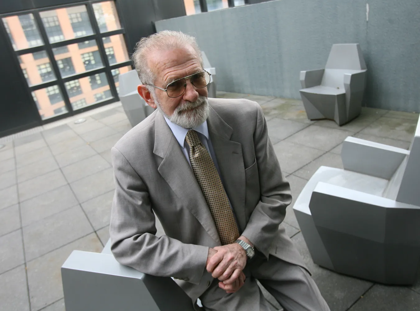 Czy Geremkowi wolno łamać prawo?