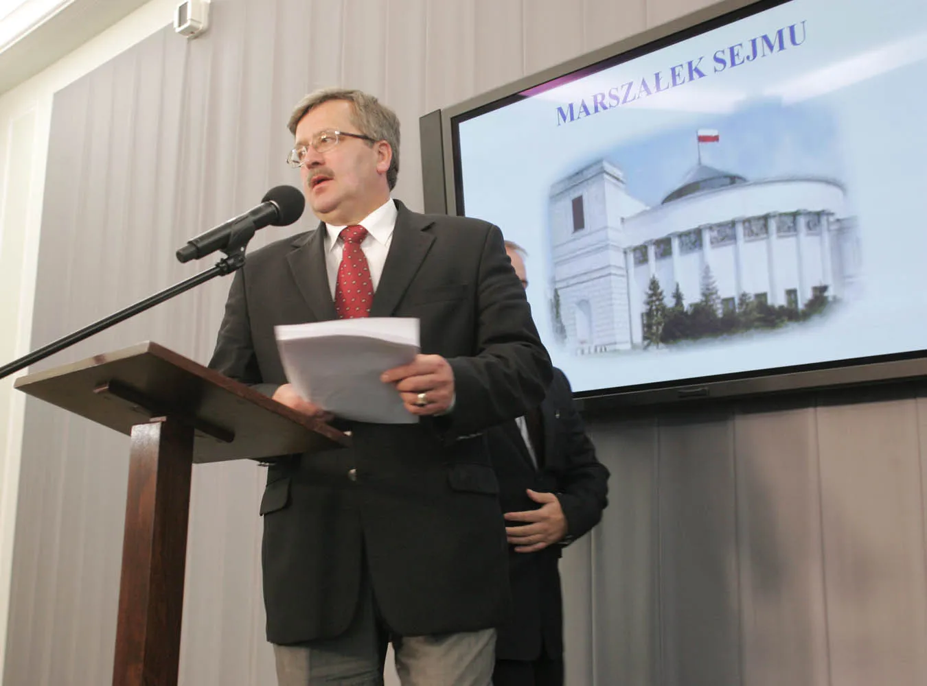 Komorowski Najlepiej by było, gdyby Ziobro sam zrzekł się immunitetu