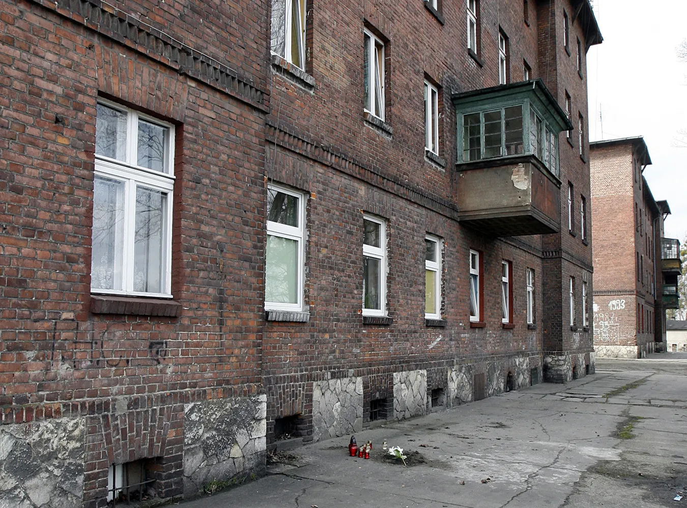 Matka wyskoczyła przez okno z 4-letnim dzieckiem