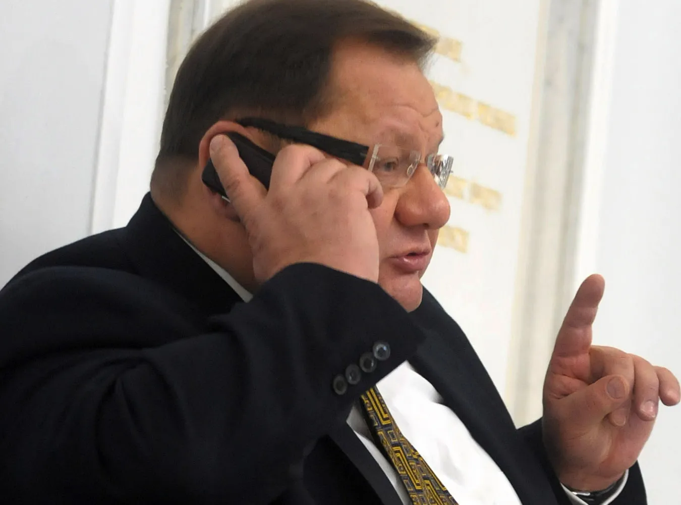 Politycy dostaną zakodowane komórki