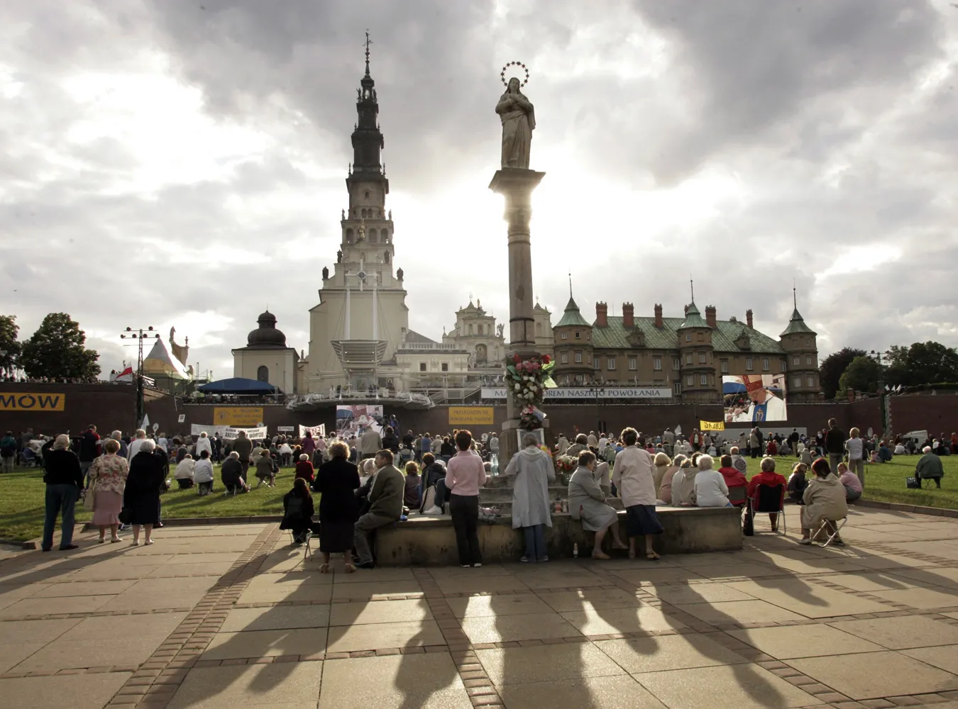 Unia otoczy Jasną Górę rusztowaniami