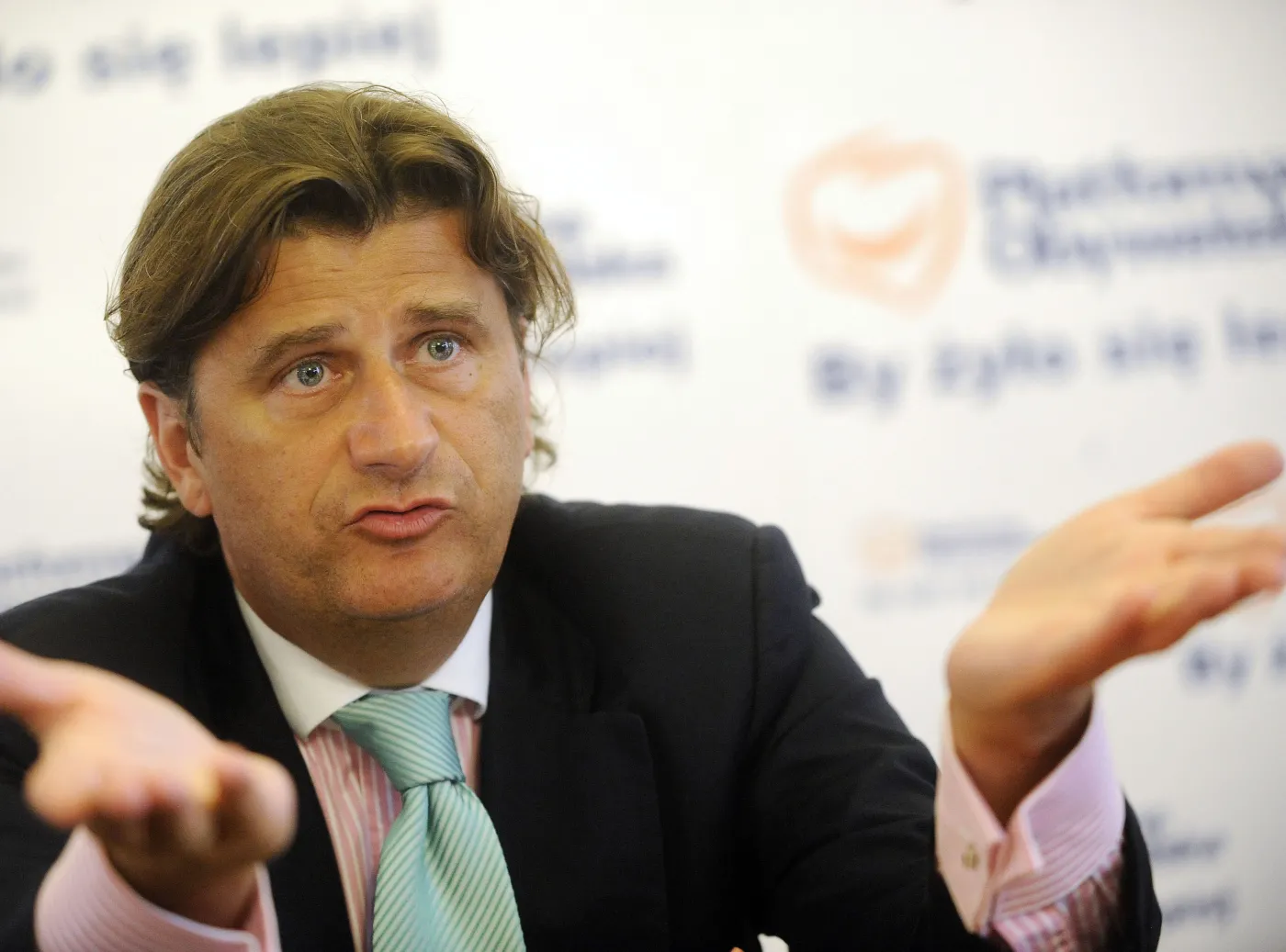 "A gdyby szef PiS ukrywał, że jest gejem?"